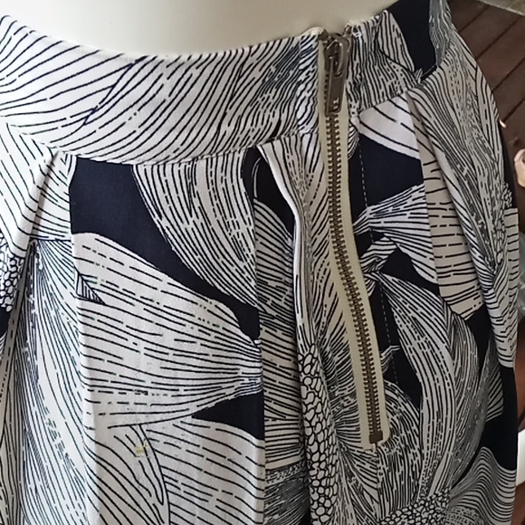 Alive Girl Flower pattern skirt - Picture 2 of 4